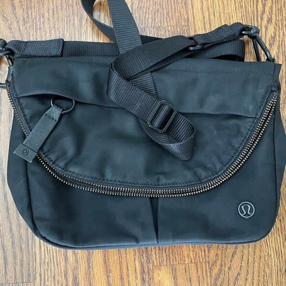 Lululemon All Night Festival Bag 5L - black with black hardware - Picture 2 of 7
